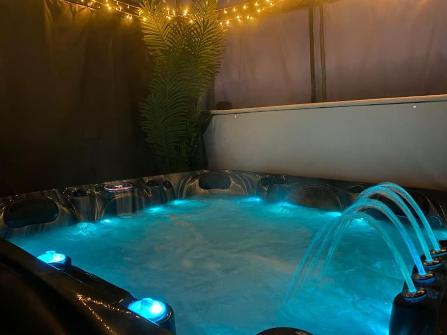 Appartement Secret Gem 1 Bed Garden Flat Private Luxury Hot Tub à Bornemouth Extérieur photo