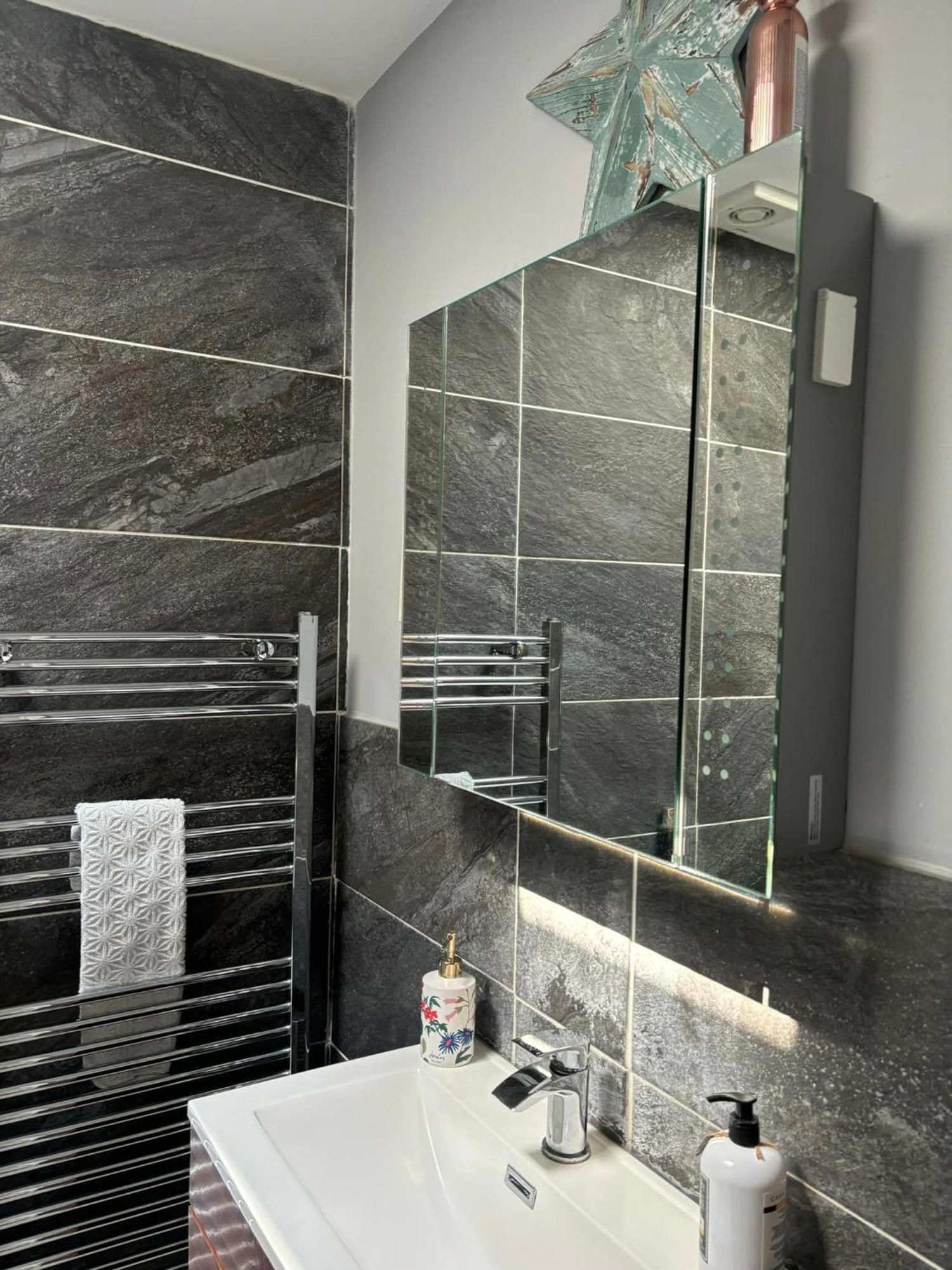 Appartement Secret Gem 1 Bed Garden Flat Private Luxury Hot Tub à Bornemouth Extérieur photo