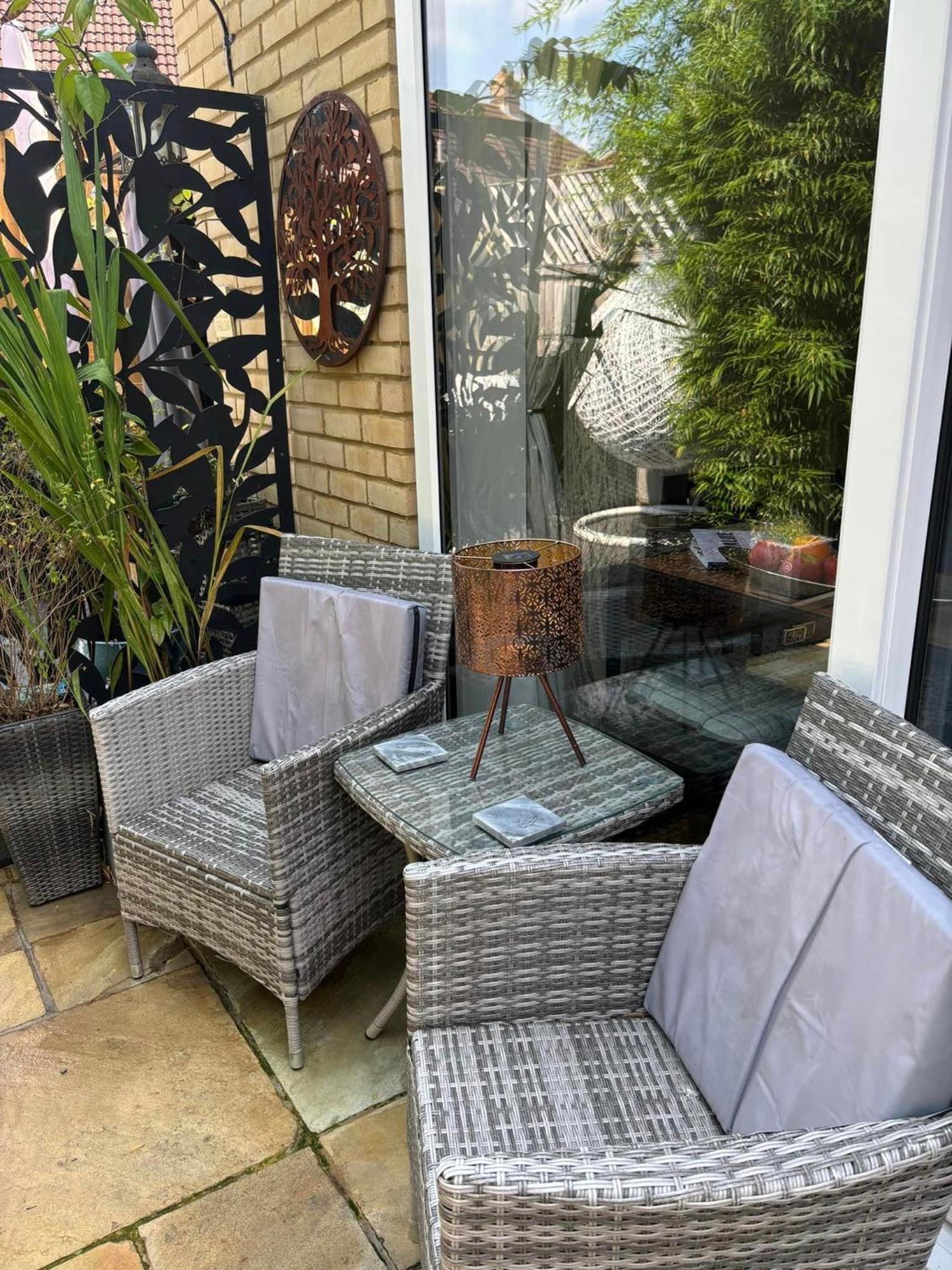Appartement Secret Gem 1 Bed Garden Flat Private Luxury Hot Tub à Bornemouth Extérieur photo