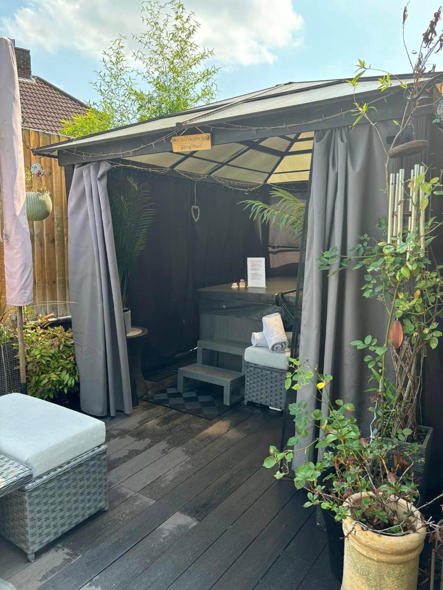 Appartement Secret Gem 1 Bed Garden Flat Private Luxury Hot Tub à Bornemouth Extérieur photo