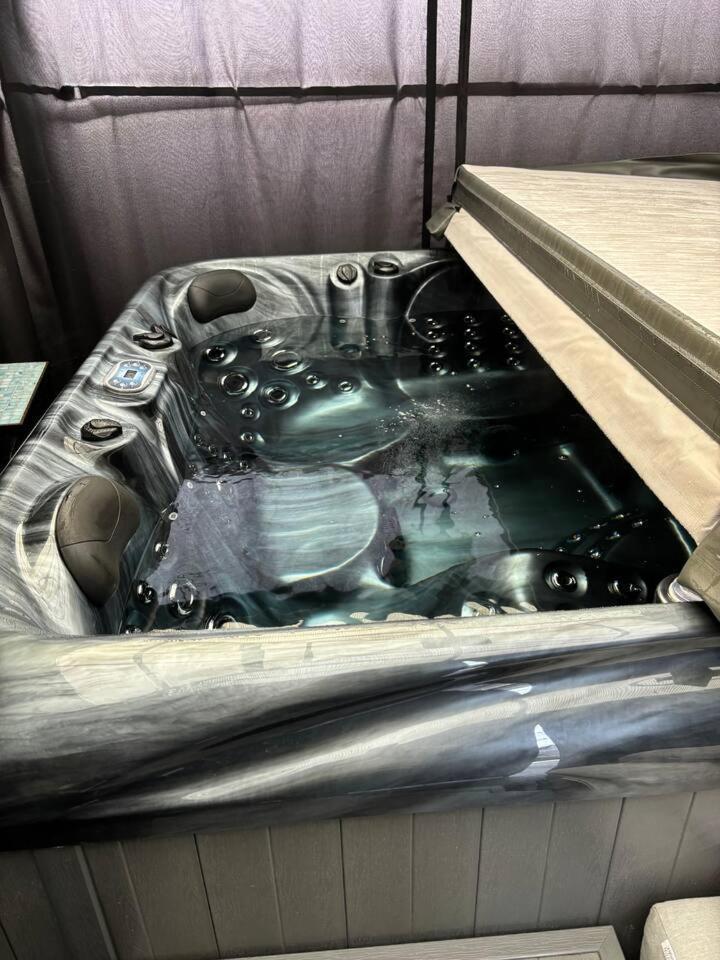 Appartement Secret Gem 1 Bed Garden Flat Private Luxury Hot Tub à Bornemouth Extérieur photo