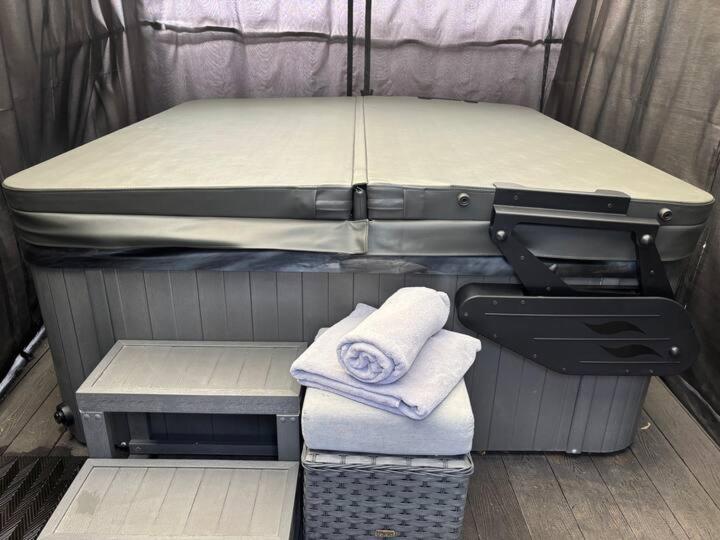 Appartement Secret Gem 1 Bed Garden Flat Private Luxury Hot Tub à Bornemouth Extérieur photo