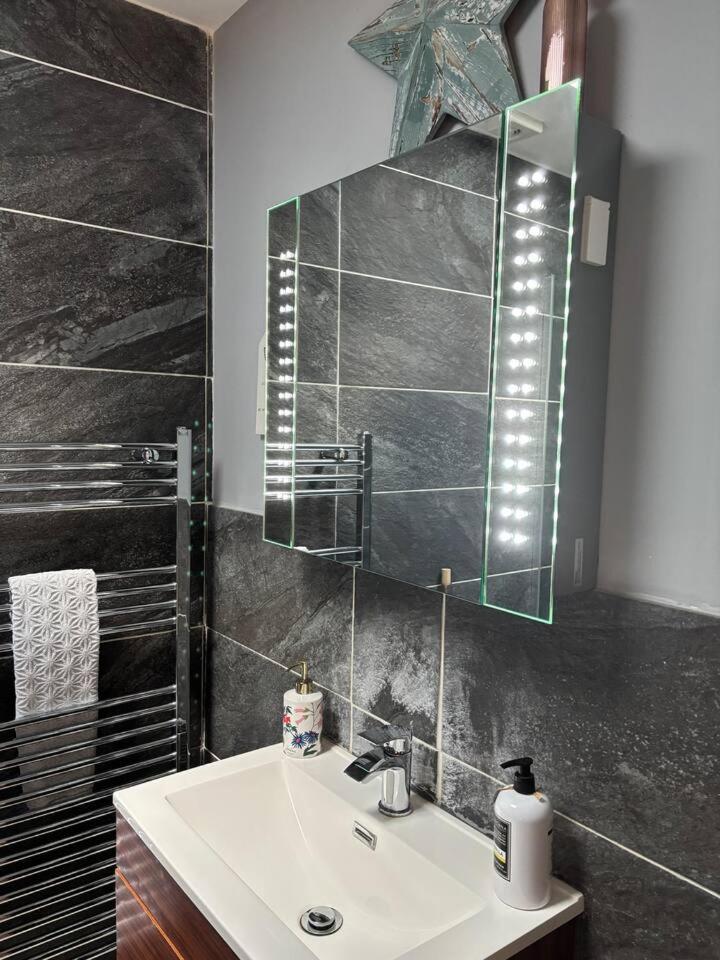Appartement Secret Gem 1 Bed Garden Flat Private Luxury Hot Tub à Bornemouth Extérieur photo