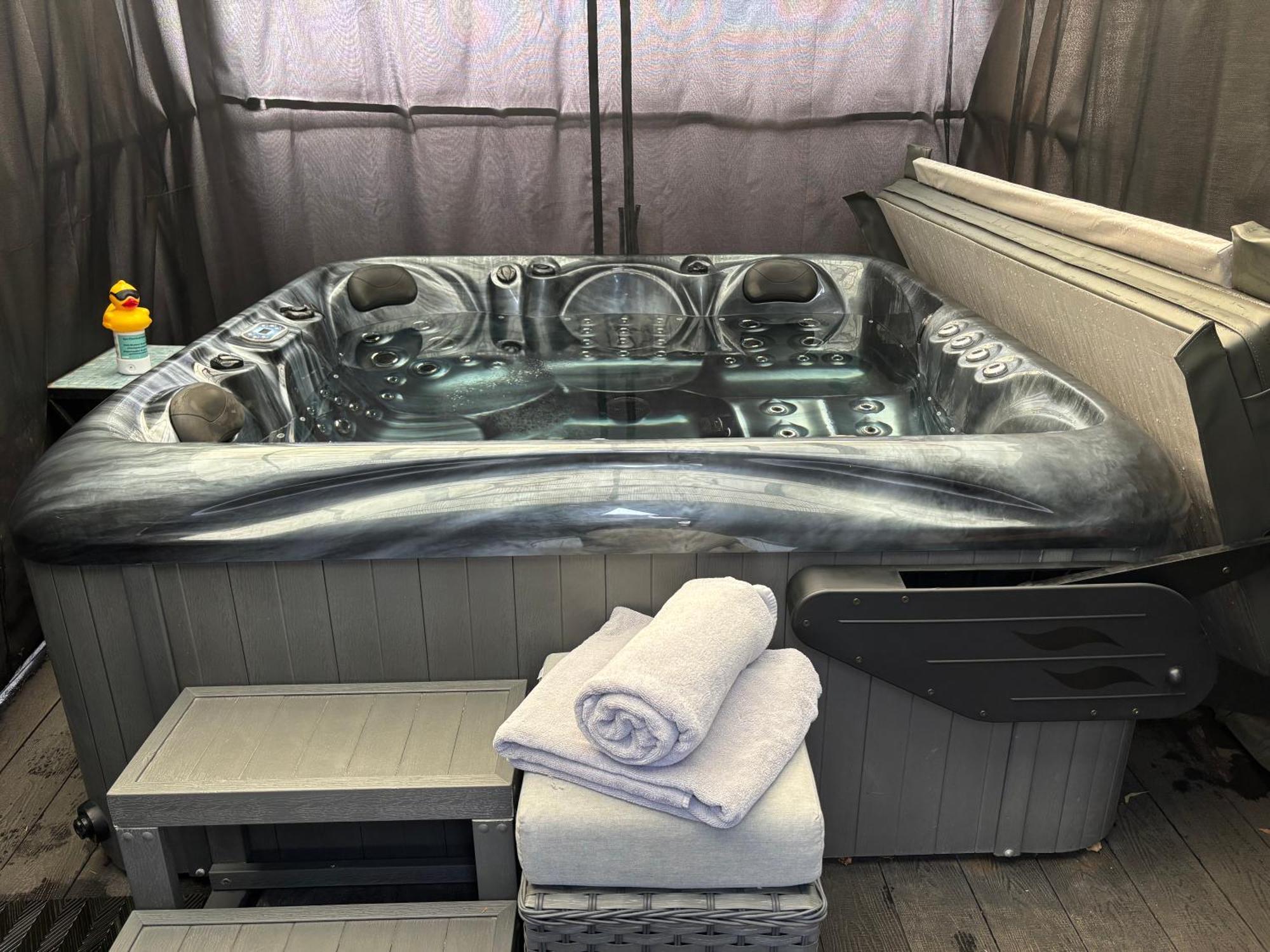 Appartement Secret Gem 1 Bed Garden Flat Private Luxury Hot Tub à Bornemouth Extérieur photo